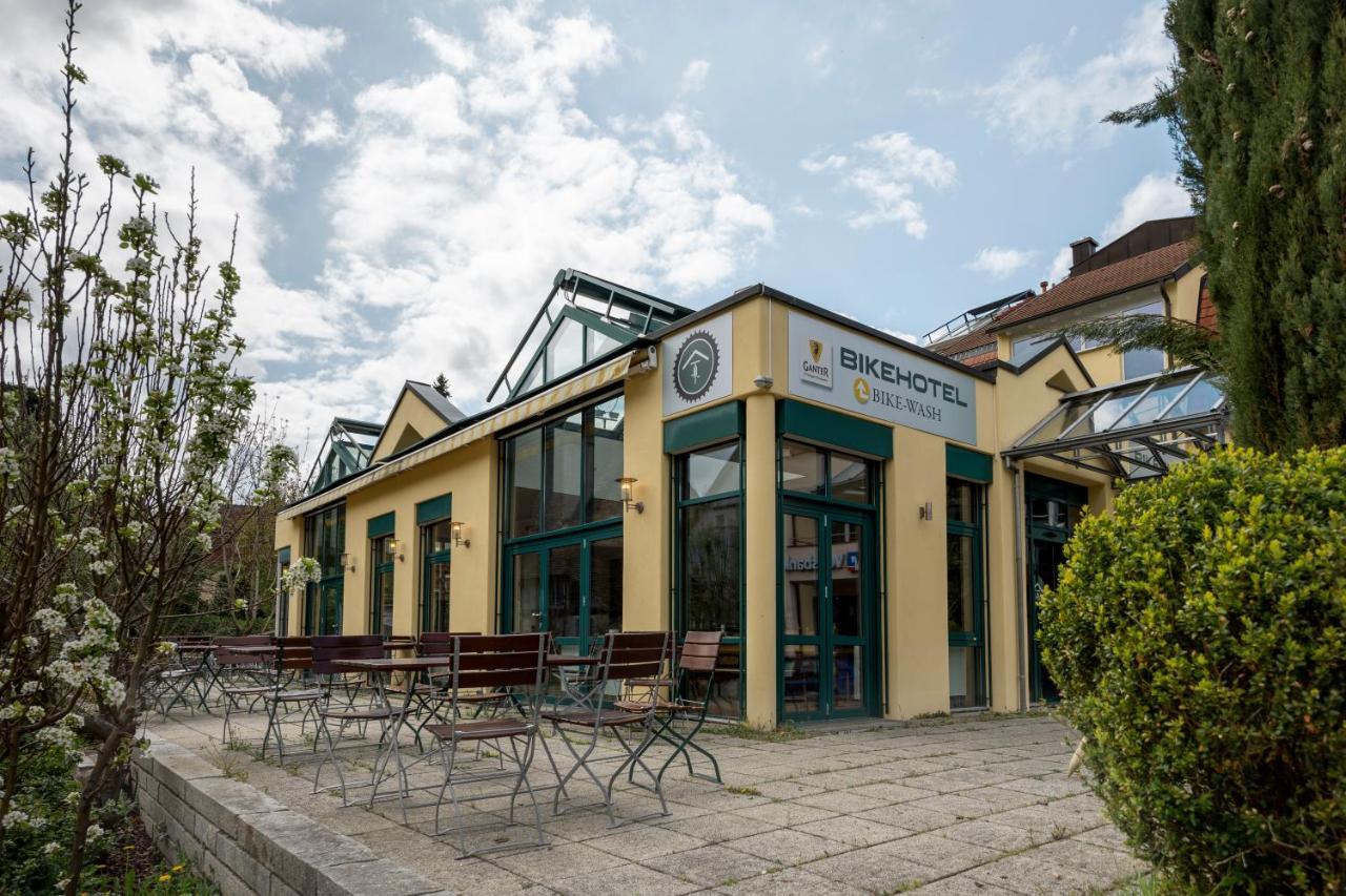 Bike- Und Ferienhotel Freiburg Merzhausen Exteriör bild