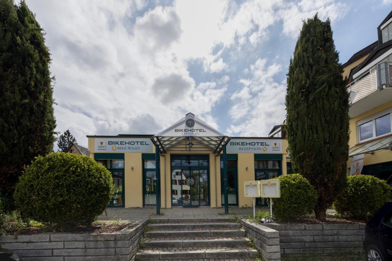 Bike- Und Ferienhotel Freiburg Merzhausen Exteriör bild